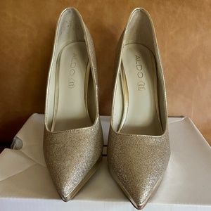 Aldo 7.5 Gold Sparkly Heels